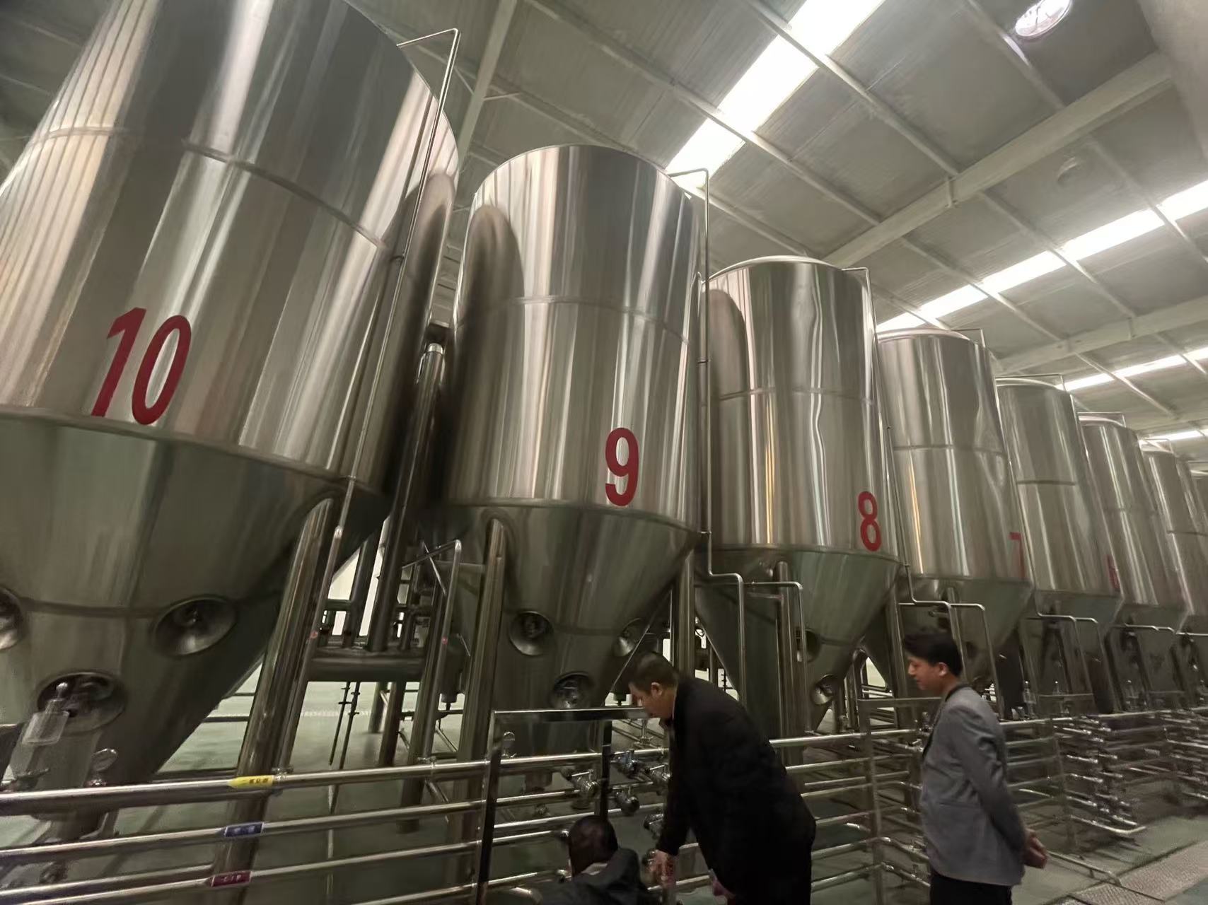 睢阳精酿啤酒设备厂—平面布置、设备设计、制造、调试、培训等一条龙服务